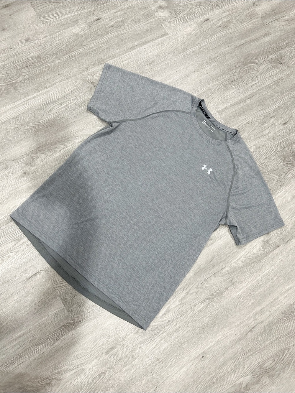 Under Armour Men’s Heather Gray Short-Sleeve Performance Tee